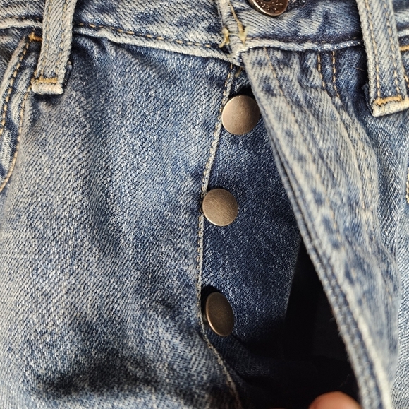 Splendid High Rise Distressed Jean Short Size 28 - Picture 3 of 5